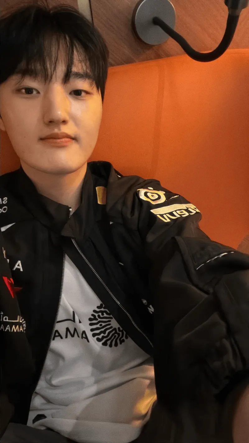 开云体育官网-Peyz更新自拍照并配文：在主场留下了美好的回忆
